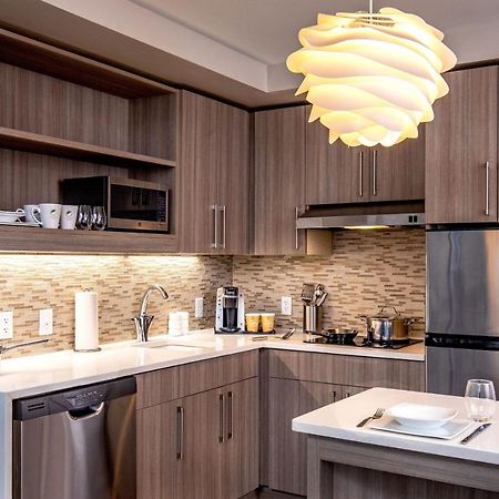 Element Hampton Peninsula Town Center Hotel Luaran gambar