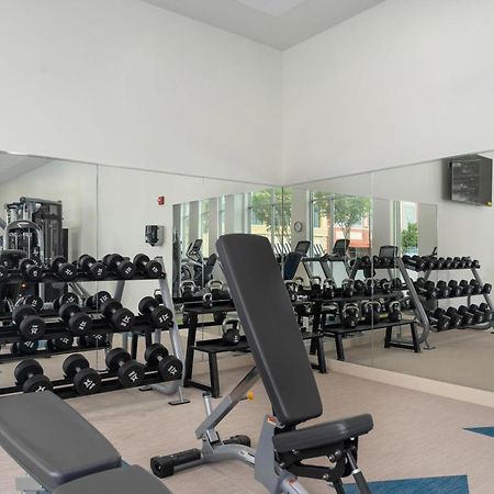 Element Hampton Peninsula Town Center Hotel Luaran gambar