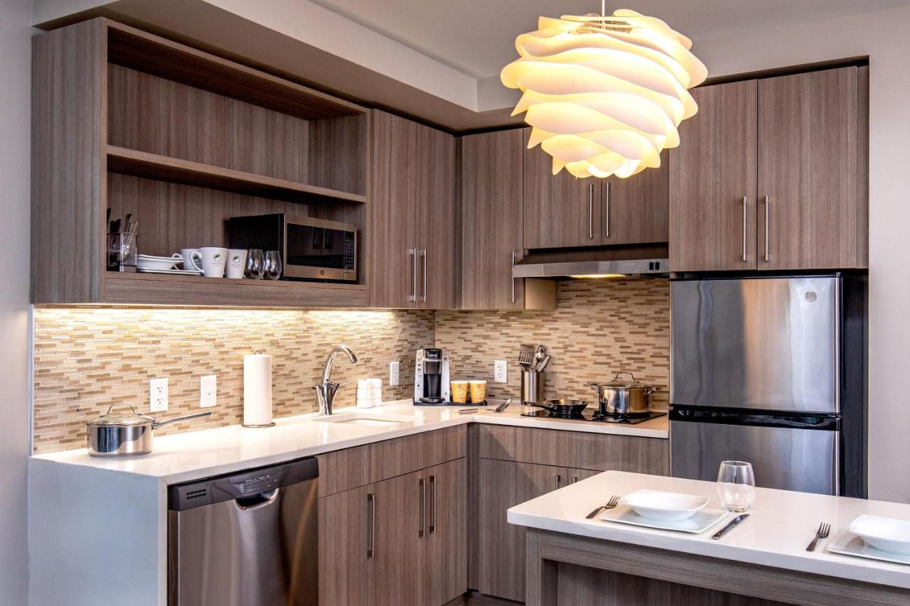Element Hampton Peninsula Town Center Hotel Luaran gambar