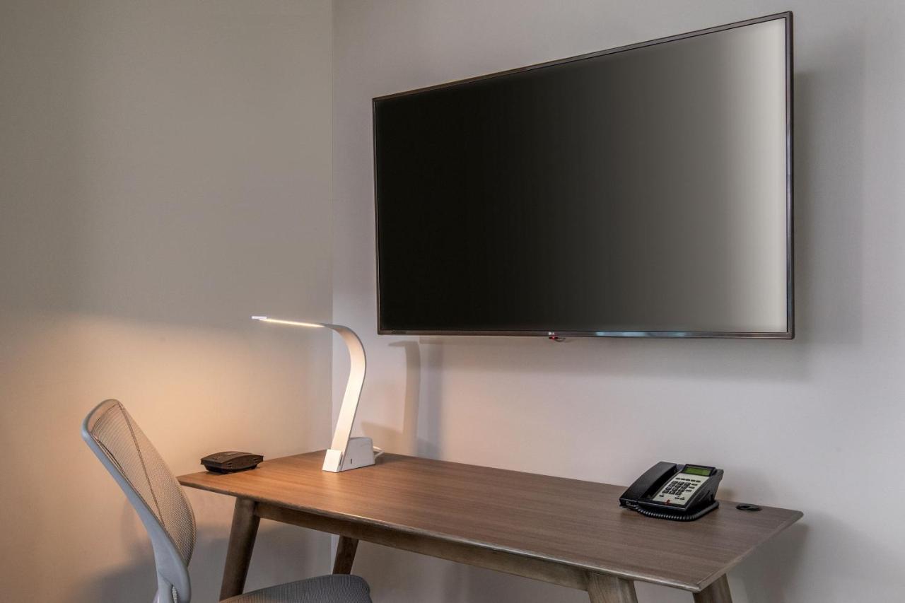 Element Hampton Peninsula Town Center Hotel Luaran gambar