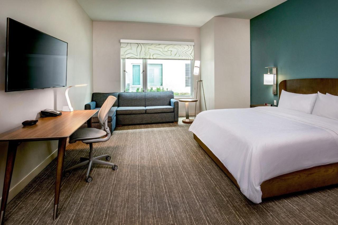 Element Hampton Peninsula Town Center Hotel Luaran gambar