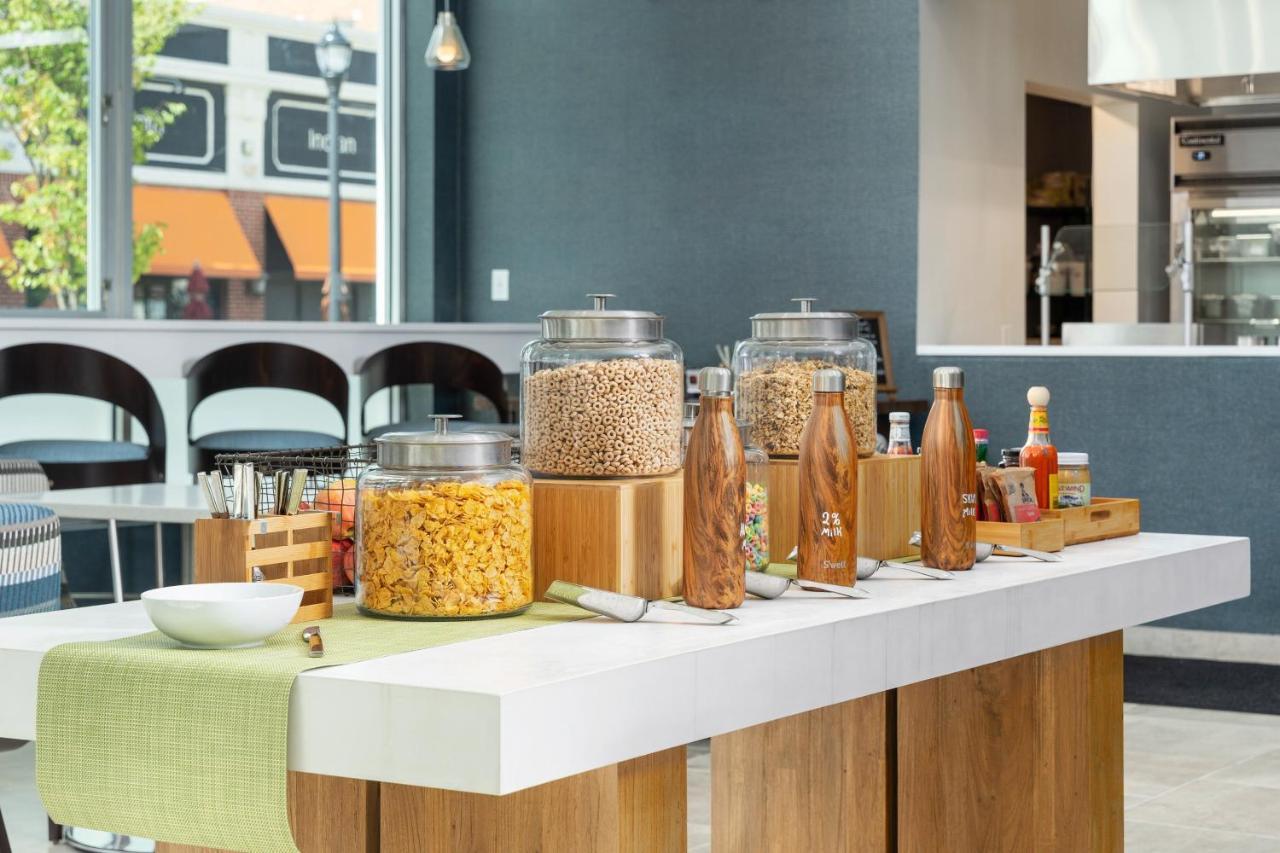Element Hampton Peninsula Town Center Hotel Luaran gambar
