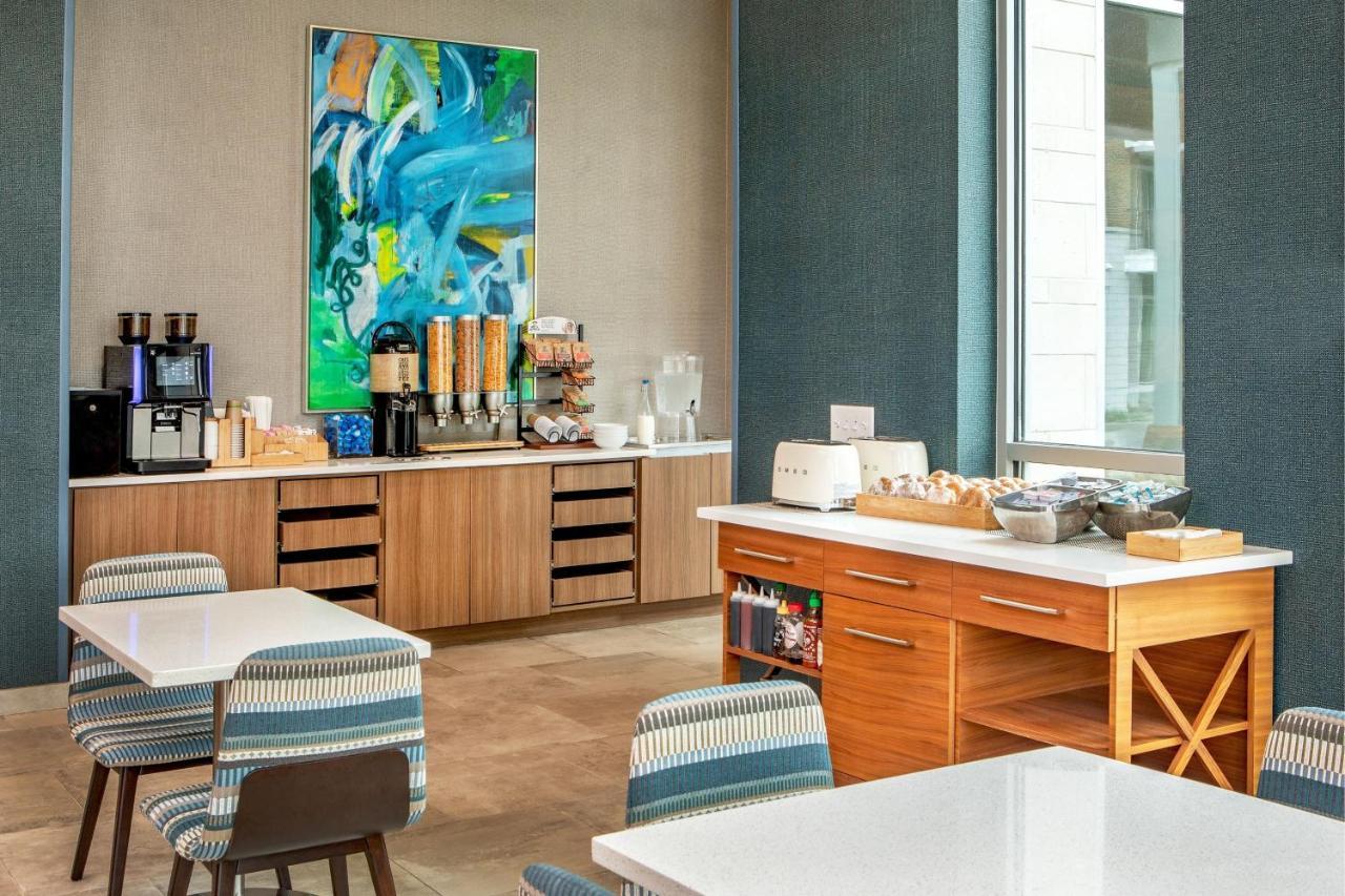 Element Hampton Peninsula Town Center Hotel Luaran gambar
