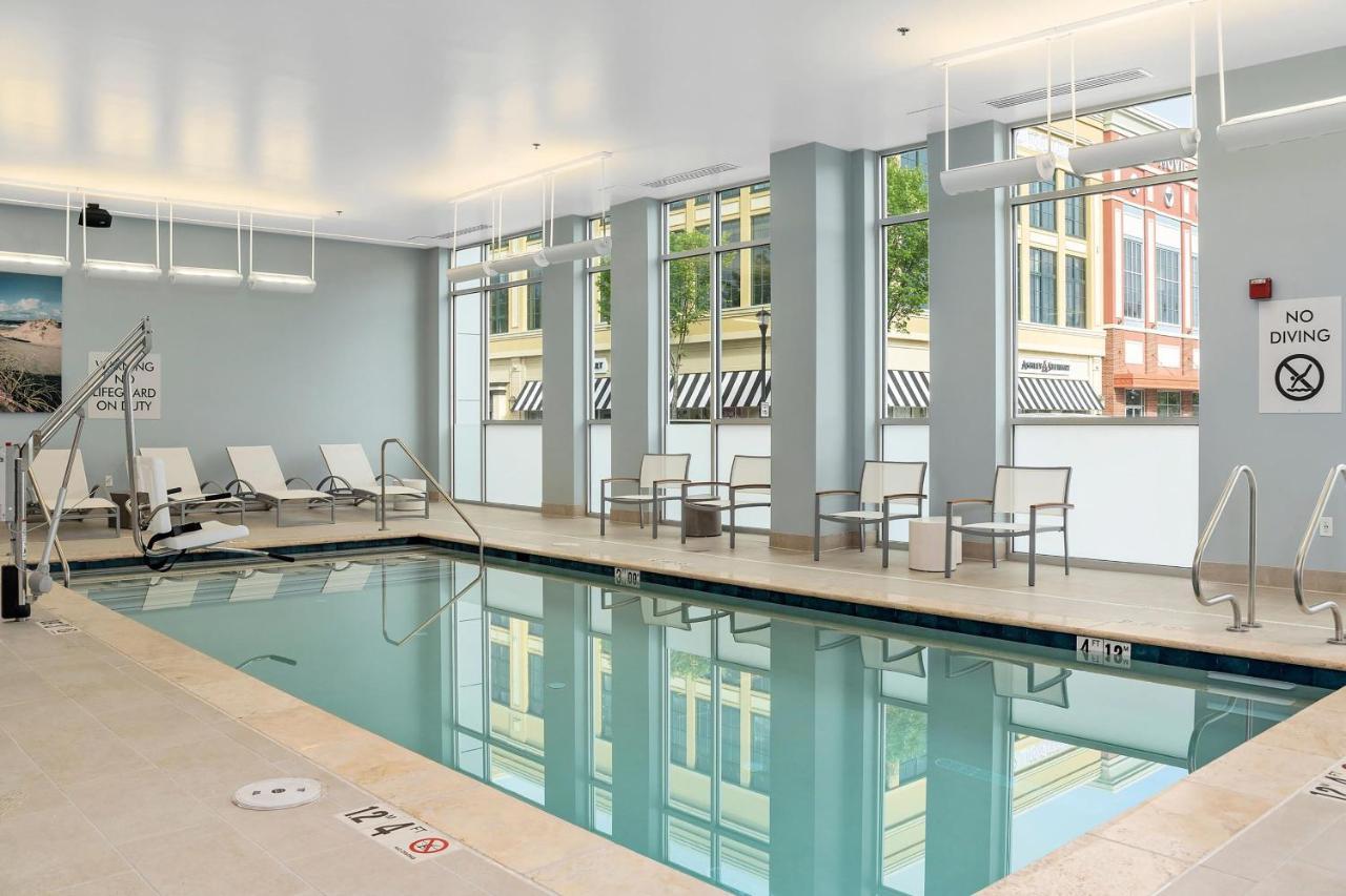 Element Hampton Peninsula Town Center Hotel Luaran gambar