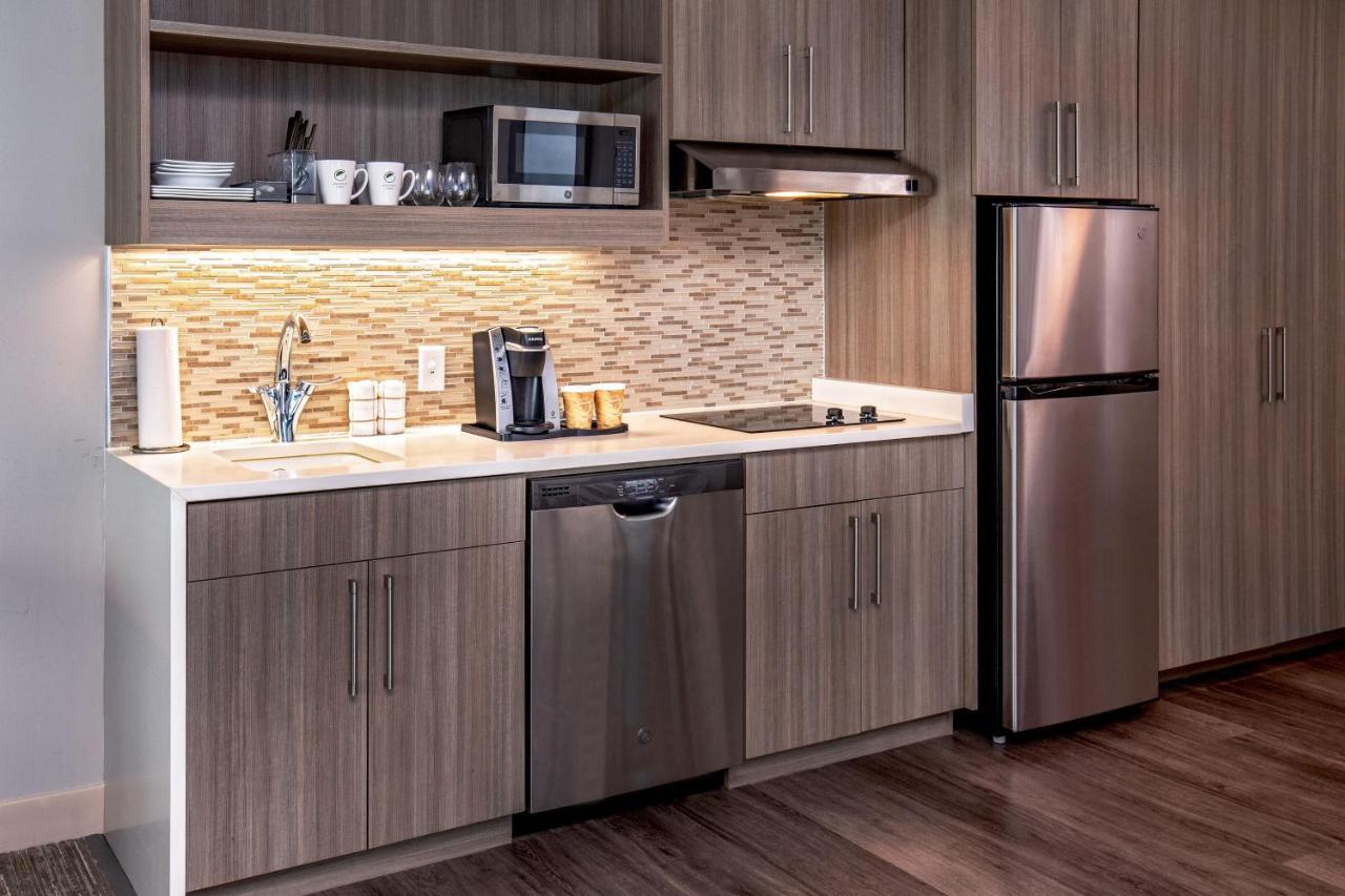 Element Hampton Peninsula Town Center Hotel Luaran gambar