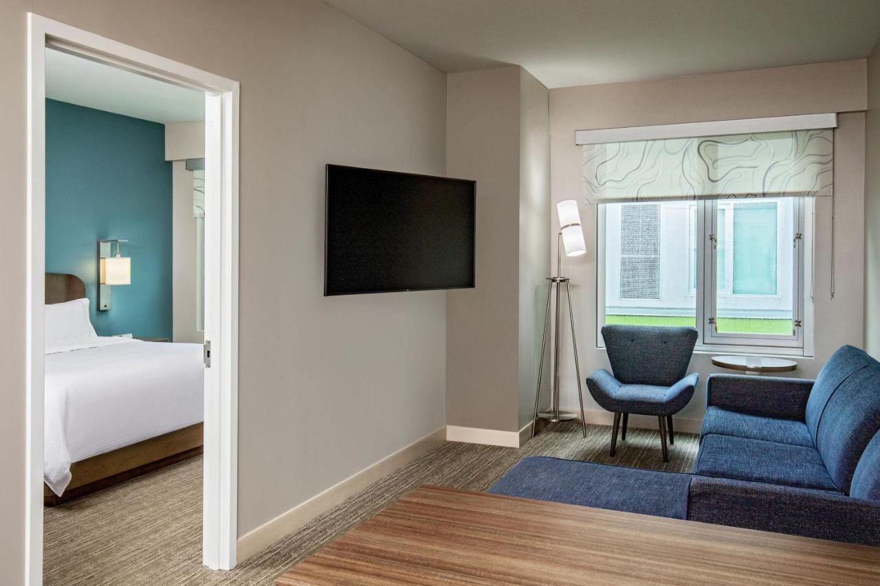 Element Hampton Peninsula Town Center Hotel Luaran gambar