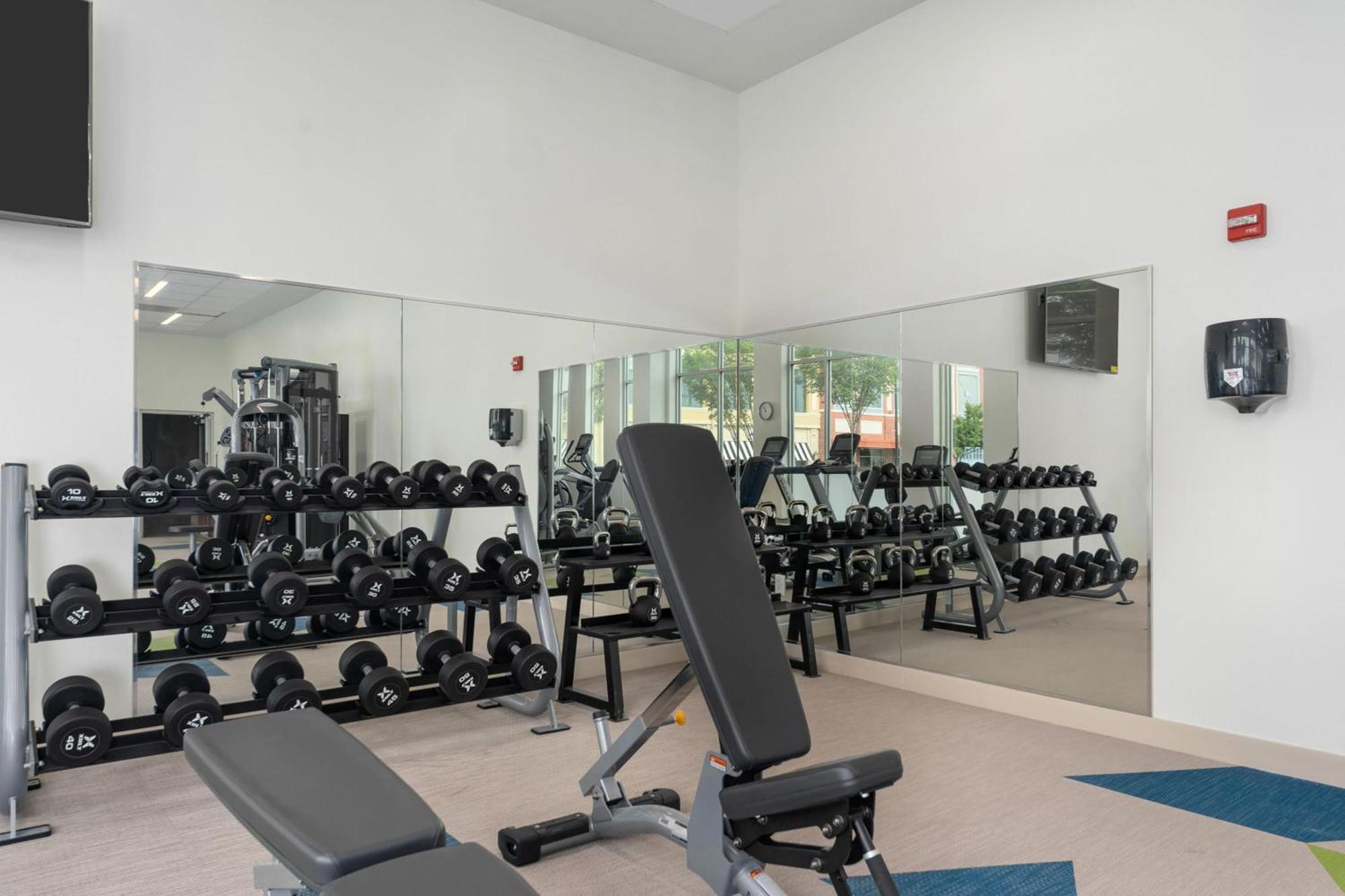 Element Hampton Peninsula Town Center Hotel Luaran gambar