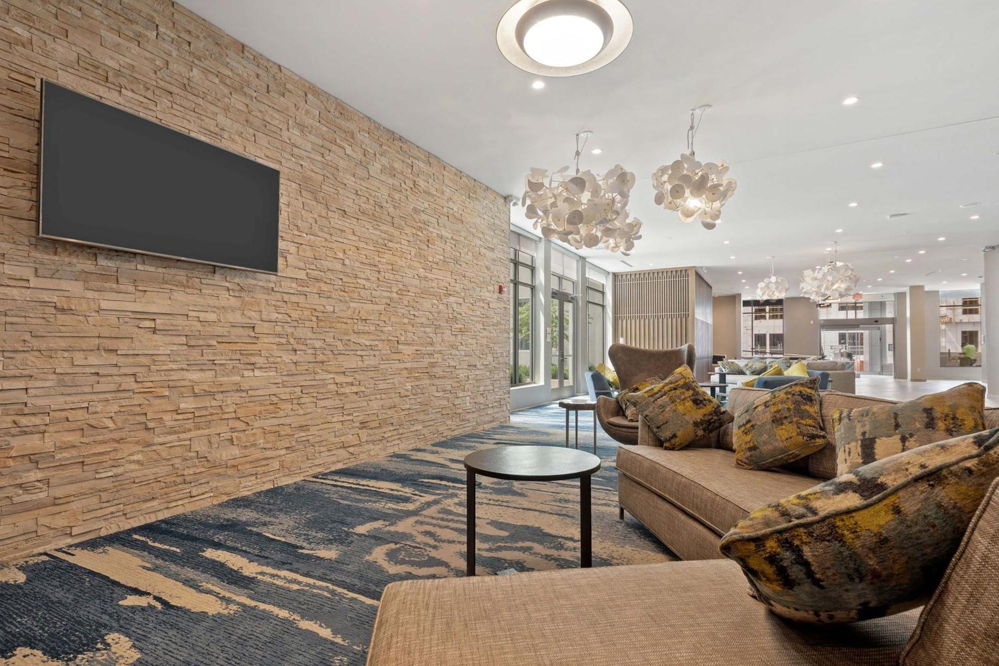 Element Hampton Peninsula Town Center Hotel Luaran gambar