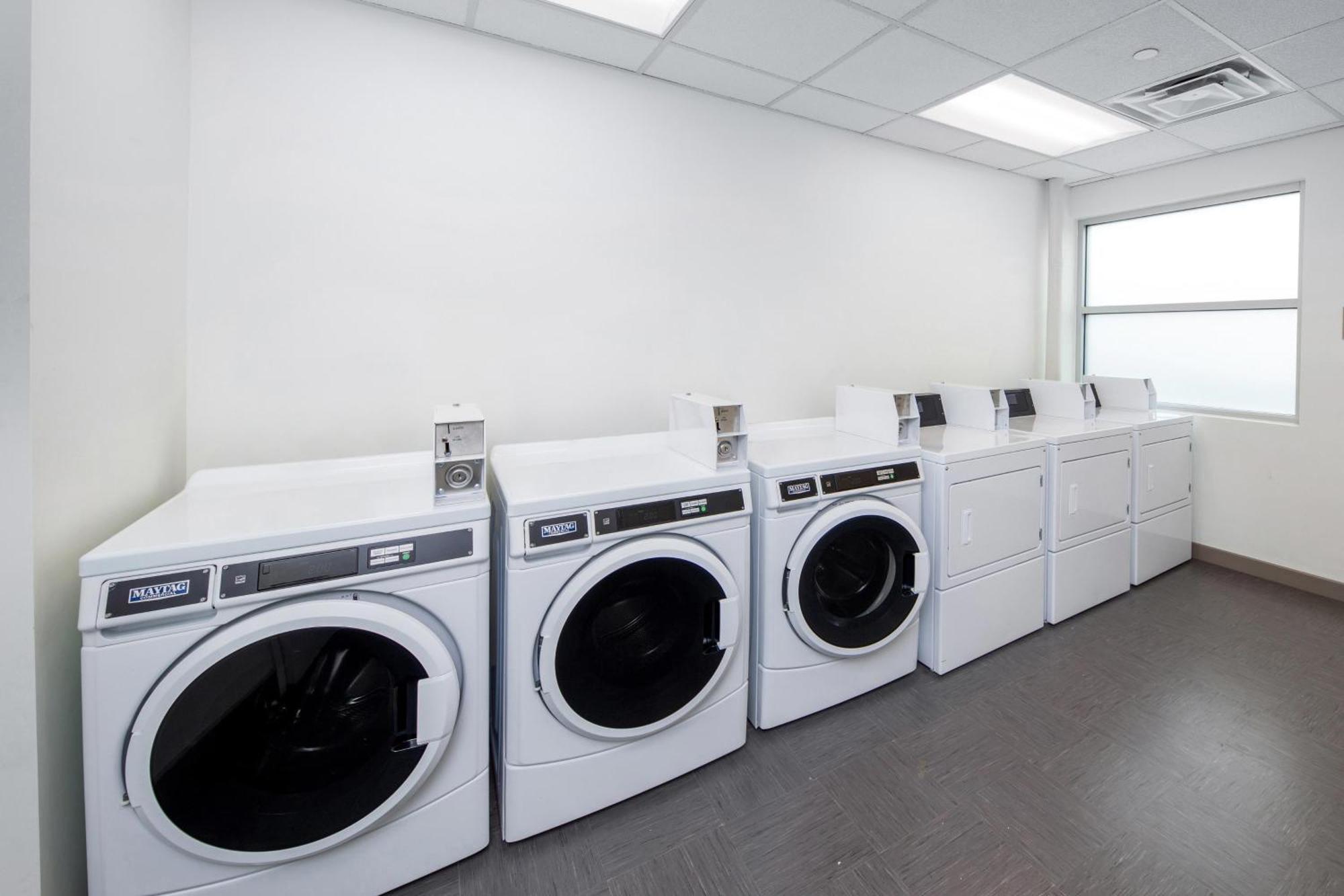 Element Hampton Peninsula Town Center Hotel Luaran gambar